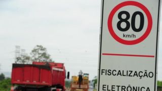 "Nós queremos acabar com os radares móveis", diz Bolsonaro