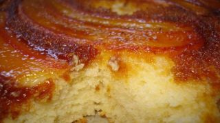 Bolo de banana caramelizado