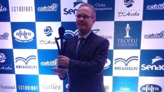 Vereador de Dom Feliciano recebe premiação Troféu Costa Doce