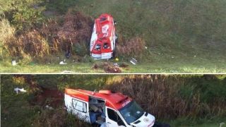 Ambulância roubada, capota próximo à entrada do Centro de Eventos da Fenadoce