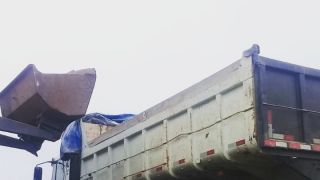 Prefeitura entrega mais de 50 cargas de calcário a produtores rurais