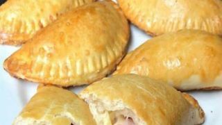 Pastel de três Ingredientes com uma Massa que Desmancha na Boca