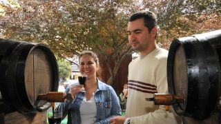 Bento Gonçalves vive fim de semana nostálgico com vinho encanado no centro
