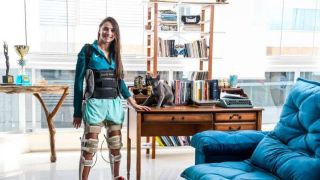 Laís Souza aparece movimentando o tronco e agradece patrocínio de Neymar